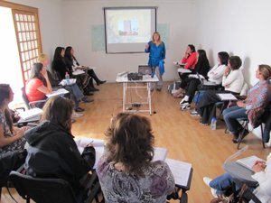 Sylvia Galleguillos enseñando en la primera sesión del Diplomado Profesional en Feng Shui 2011