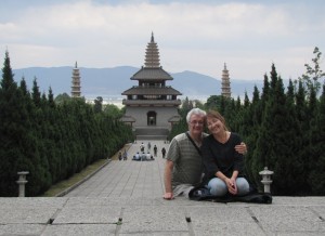 Sylvia Galleguillos y Enzo Cozzi en San Tai Si - Dali, Yunnan, abril 2012
