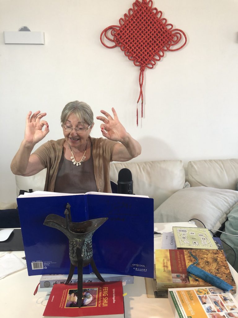 Sylvia Galleguillos enseñando Diplomado de Feng Shui 2021